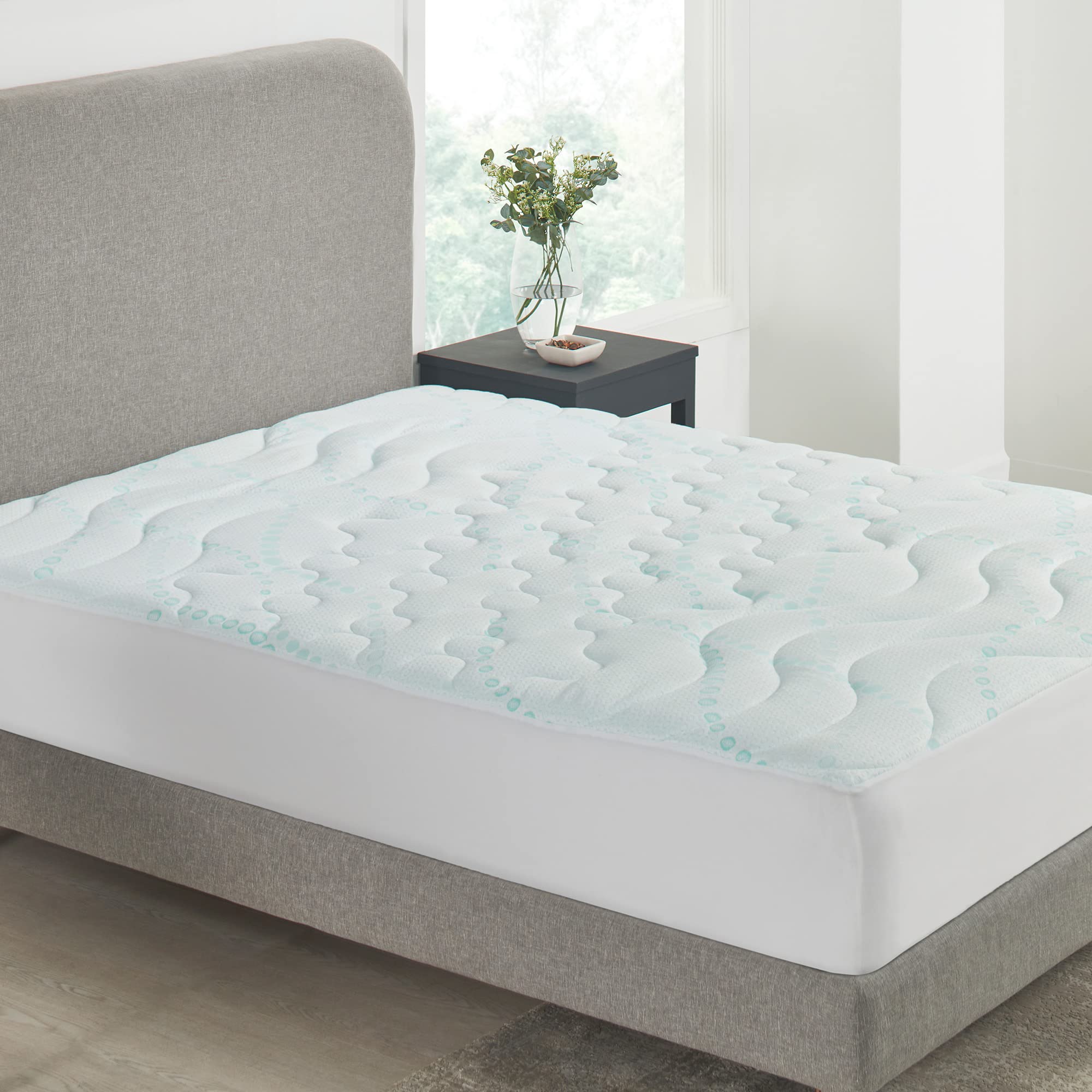 California Design Den California King Coolinging Mattress Pad, 3-Zone Cooling Quilted Cal King Mattress Pad, Deep Pocket Fits 8-